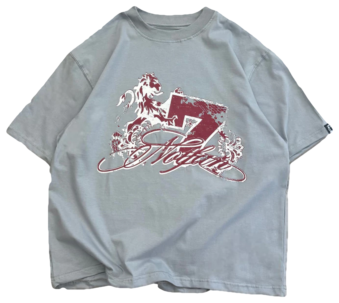 Remera oversize gris con la gráfica del león, el 7 bordó y la firma Notfancy