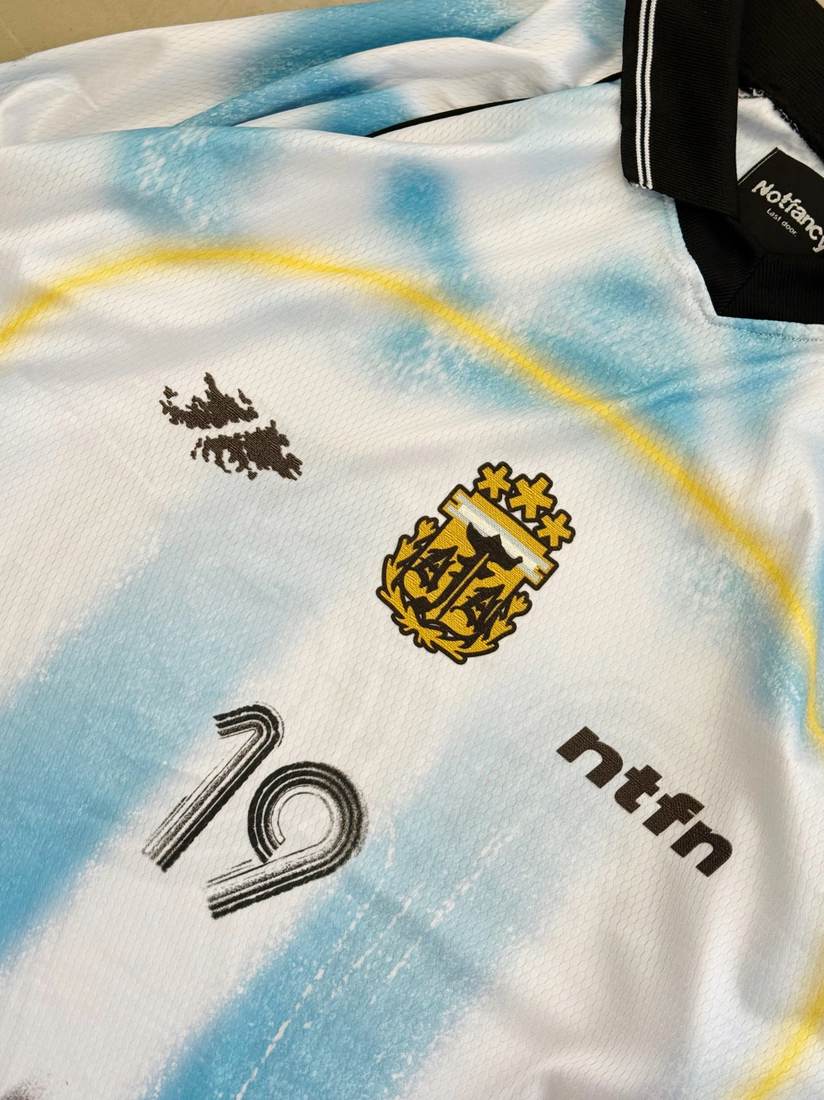 Detalle escudo — Camisetas mundialistas Notfancy