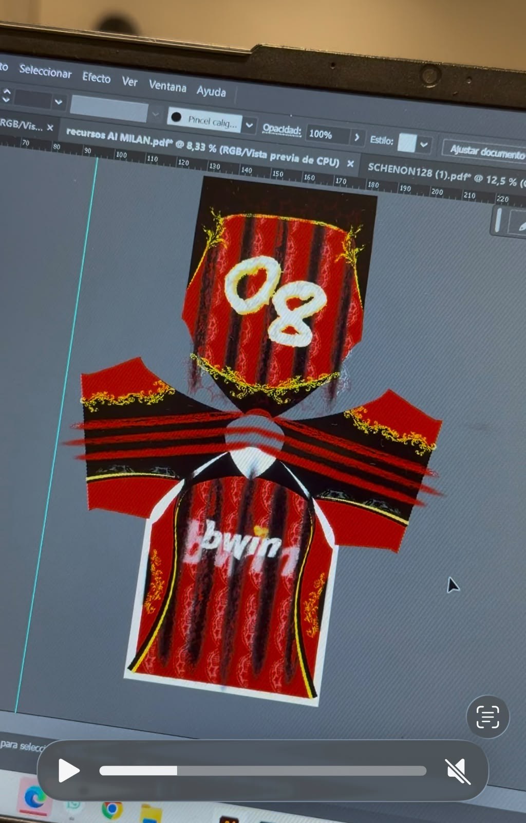 Moldes de una camiseta rojinegra a rayas en Illustrator, con el número 08, detalles dorados y rayas pintadas a mano